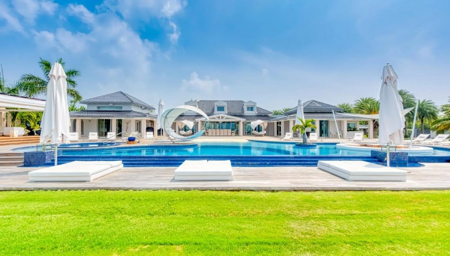 C'Est La Vie Beachfront Villa Les Terres Basses 0*,
