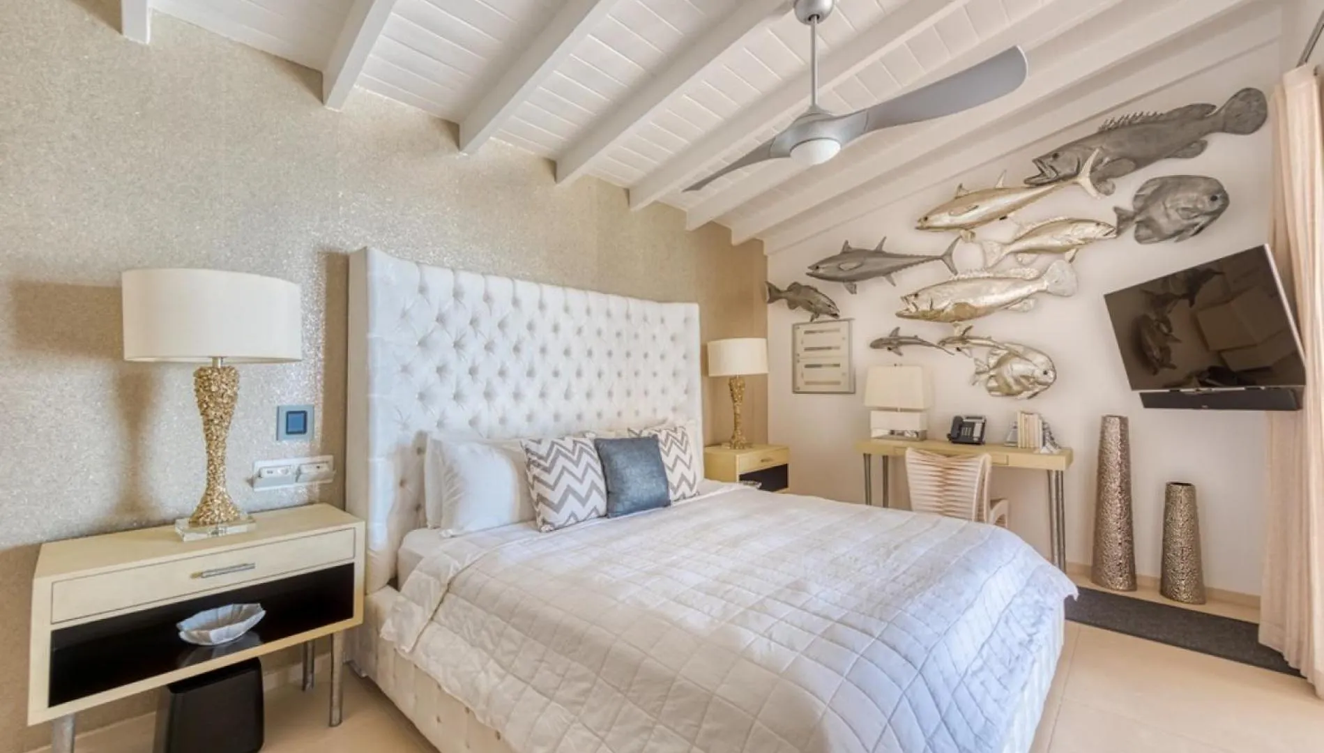 C'Est La Vie Beachfront Villa Les Terres Basses